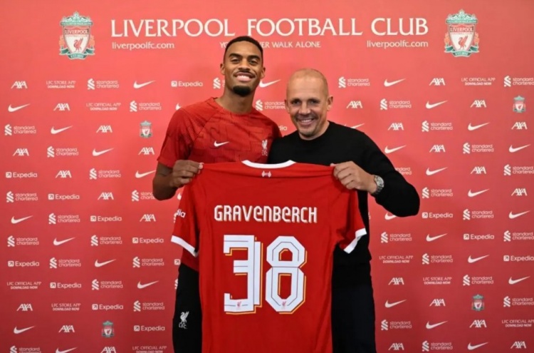 赫拉芬贝赫和经纪人José Fortes